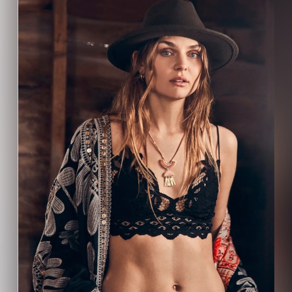 FP One Adella Crochet Lace Bra Crop Top Bralette in Black S/P - Picture 12 of 16